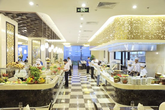 Các chủ nhà hàng buffet luôn tìm cách cân bằng sức ăn của khách bằng cách đưa ra các chương trình khuyến mãi như "đi 5 tặng 1", "đi 3 người trở lên được sale 10%"....