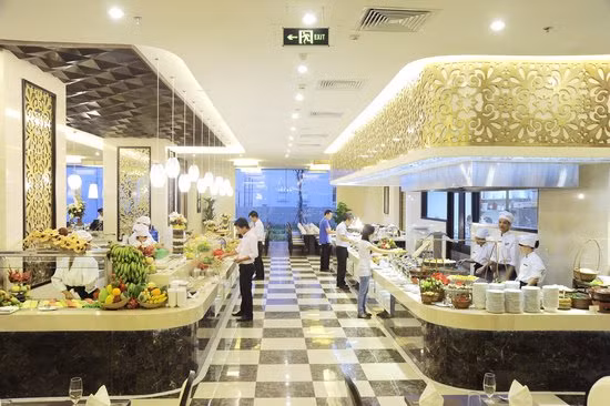 Su that soc ly giai khach an buffet “tha ga” nha hang van hot bac