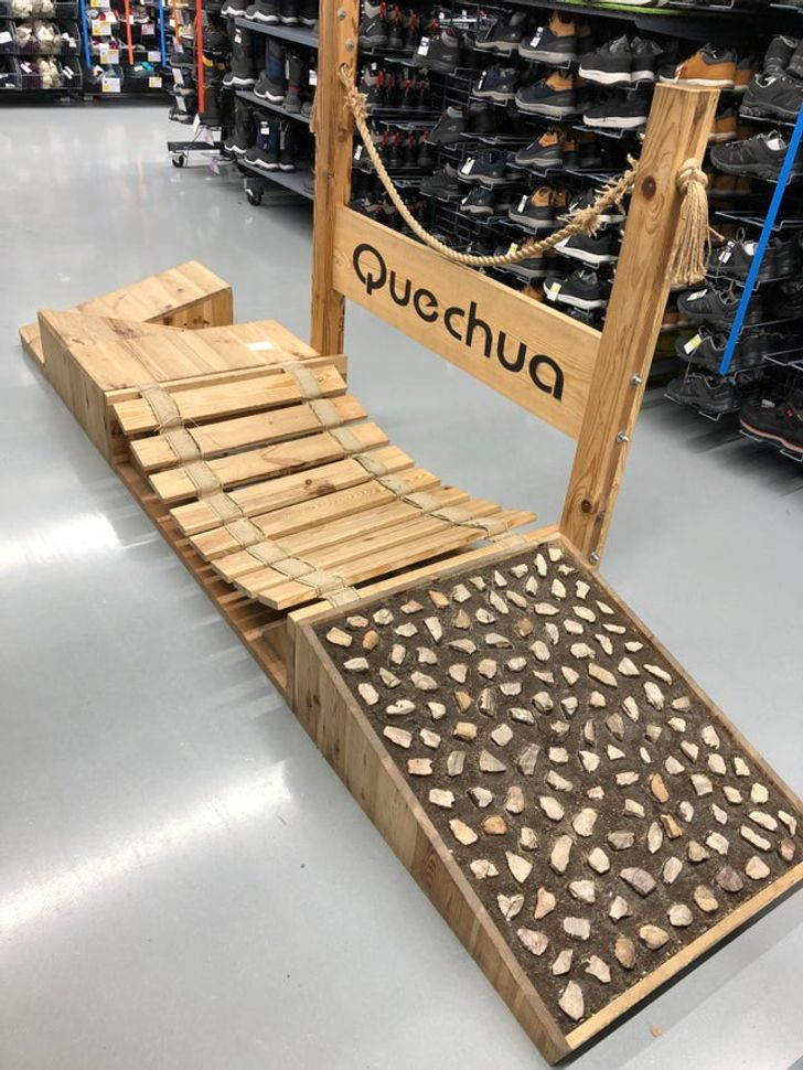 Đường thử giày đi bộ tại cửa hàng thể thao Decathlon. Nguồn ảnh: Brightside