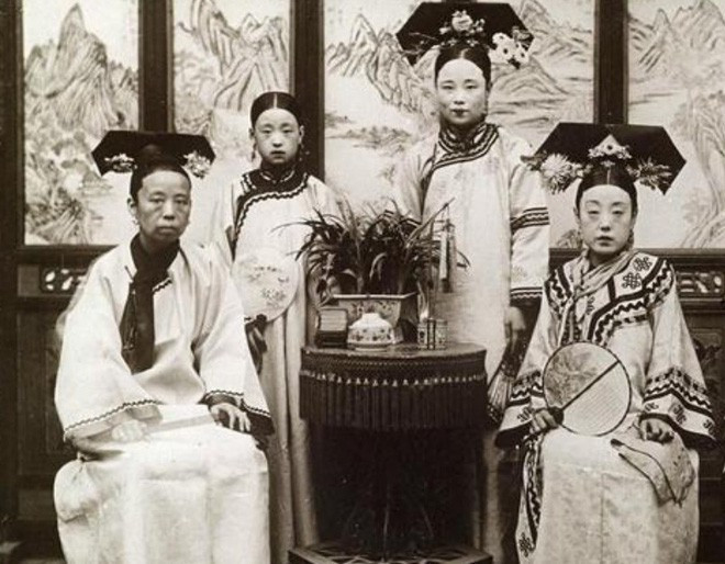 Mỗi hàm phi vị khác nhau sẽ được hưởng thụ những đại ngộ khác nhau. Người được hưởng thụ đãi ngộ cao nhất trong hậu cung Thanh triều (chỉ tính riêng các thê thiếp của Hoàng đế) nghiễm nhiên sẽ là Hoàng hậu. Dựa vào ghi chép của Thanh cung, Hoàng hậu mỗi năm được hưởng 1000 lượng bạc. (Ảnh minh họa)