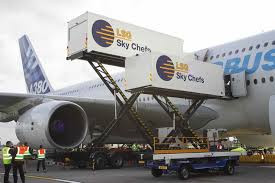 Theo Huffpost, LSG Sky Chefs - công ty con thuộc sở hữu của hãng Lufthansa là đơn vị cung cấp suất ăn hàng không lớn nhất trên thế giới với 1 triệu suất ăn hàng được chuẩn bị mỗi ngày. LSG hợp tác với hơn 300 hãng hàng không trên toàn cầu và phục vụ tại 191 sân bay.