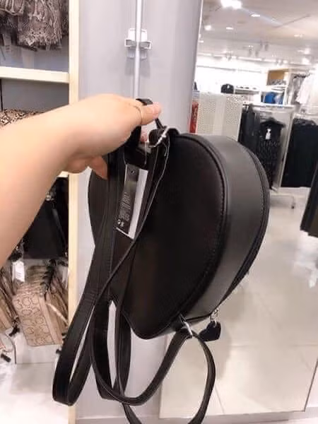 Khách muốn mua đều phải đặt trước và phải đợi từ 8 - 10 ngày sau mới có hàng.