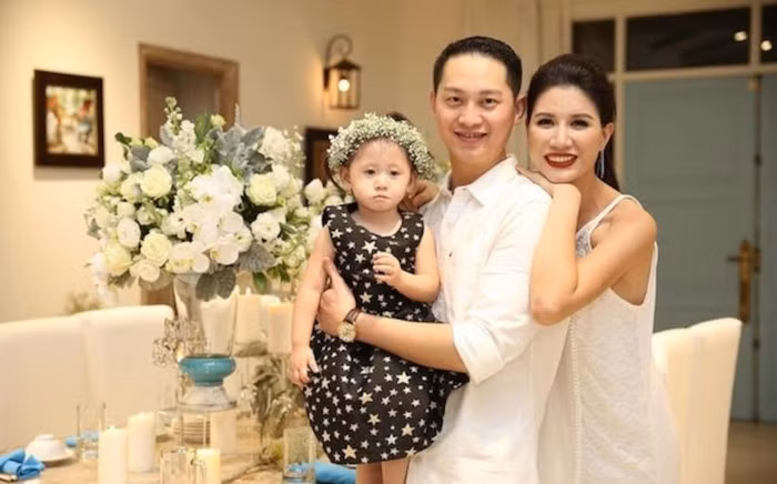 Từ trước đến nay, Trang Trần luôn được nhiều biết đến là một người mẫu có cá tính mạnh mẽ, từng "càn quét" khắp các sàn catwalk, Hiện tại, Trang Trần đã quyết định rời khỏi showbiz để tập trung kinh doanh, chăm sóc gia đình nhỏ của mình.