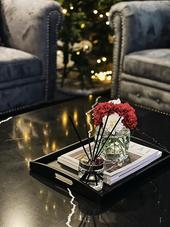 Dưới bình luận, Tú Anh nhận được nhiều khen ngôi nhà đẹp và ấm áp mùa Giáng sinh.