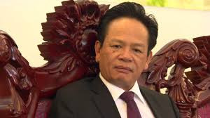 Công việc của ông Tuyển trong những năm đầu là dọn chuồng lợn, bưng bia tại các quán nhậu. Ông cho biết, nhiều lúc phải lang thang khắp Sài Gòn, ngủ trên vỉa hè, gara ô tô, công viên và trên chính ngoài thềm ngôi nhà tại TP HCM của mình bây giờ. Nguồn ảnh: Internet