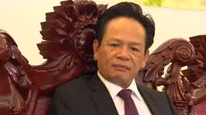 Công việc của ông Tuyển trong những năm đầu là dọn chuồng lợn, bưng bia tại các quán nhậu. Ông cho biết, nhiều lúc phải lang thang khắp Sài Gòn, ngủ trên vỉa hè, gara ô tô, công viên và trên chính ngoài thềm ngôi nhà tại TP HCM của mình bây giờ. Nguồn ảnh: Internet