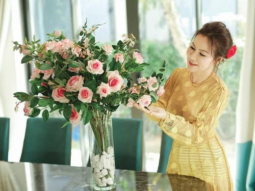 Một số bè bạn, đồng nghiệp hay gọi Ngọc Tiền là “nữ doanh nhân” nhưng cô thích được gọi là “người dẫn đầu” hơn. Ảnh: Dân Việt.