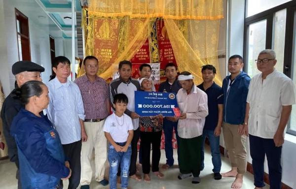 Chan dung Chu tich xa qua doi sau cuu dan trong lu