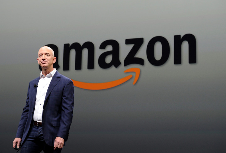 Tính đến ngày 10/12/2020, tỷ phú Jeff Bezos sở hữu 181,5 tỷ USD. Ước tính, trong năm 2020, CEO Amazon kiếm được hơn 60 tỷ USD.