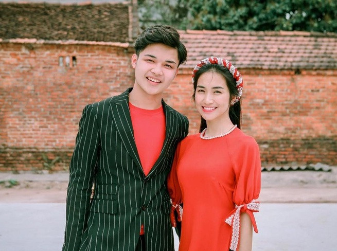 Ngoài việc phụng dưỡng đấng sinh thành, được biết nữ ca sĩ còn đứng ra nuôi em trai ăn học.