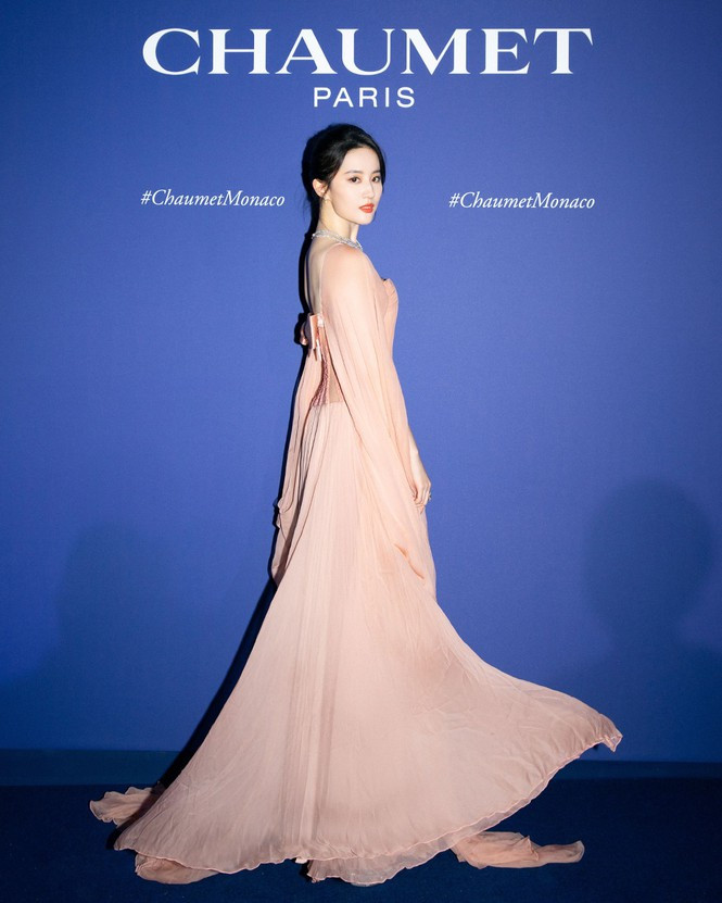 'Than tien ti ti' Luu Diec Phi lo anh 'phi nhieu' kho tin-Hinh-2