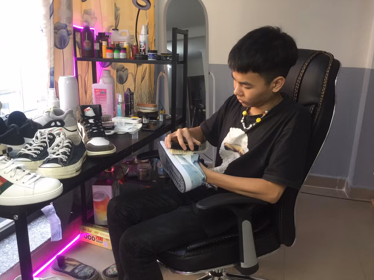 9X bo hoc theo duoi nghe “spa giay” voi thu nhap “khung”