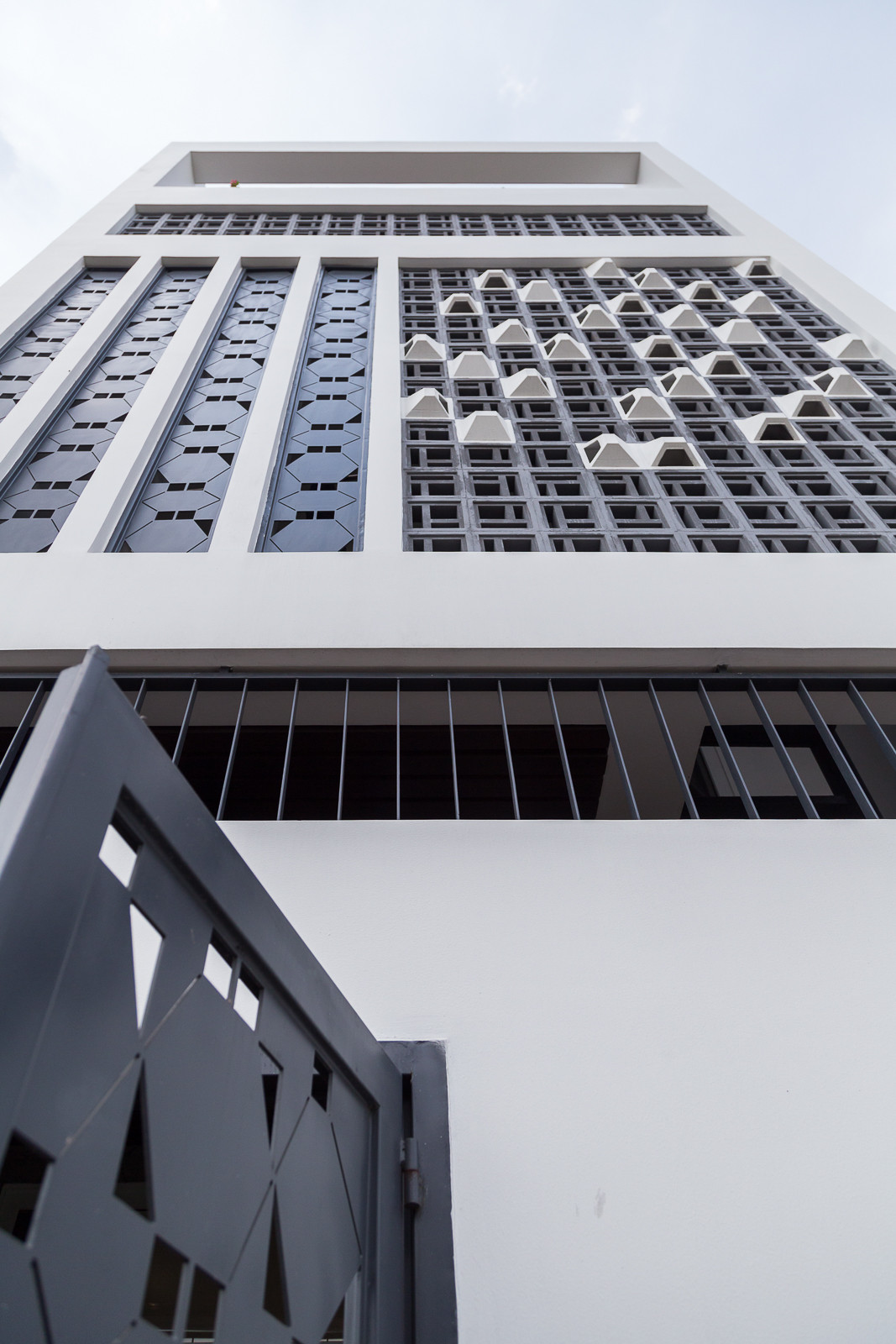 Nhà trong hẻm Sài Gòn nổi bật với thiết kế lạ Nha trong hem Sai Gon noi bat voi thiet ke la