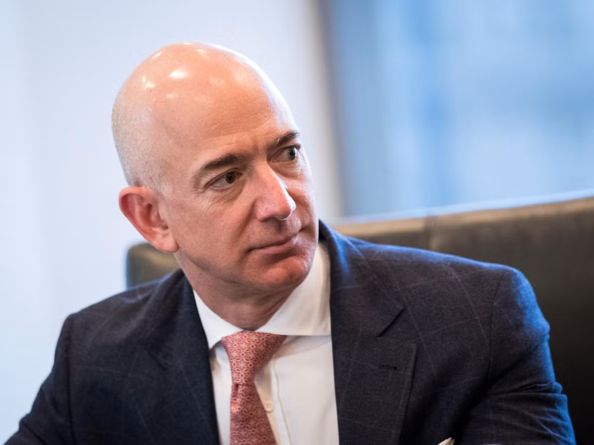 Jeff Bezos hiện sở hữu 185 tỷ USD, lớn hơn cả GDP của Iceland, Afghanistan và Costa Rica cộng lại.