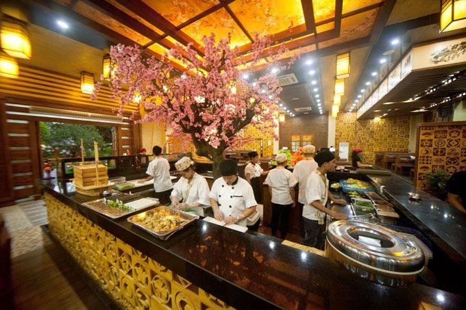 Gary cho rằng thực khách không cần phải quá lo lắng về chất lượng thực phẩm tại nhà hàng buffet. Bởi, đa số thức ăn phục vụ khách đều còn tươi mới, đồ cũ được loại bỏ thường xuyên.