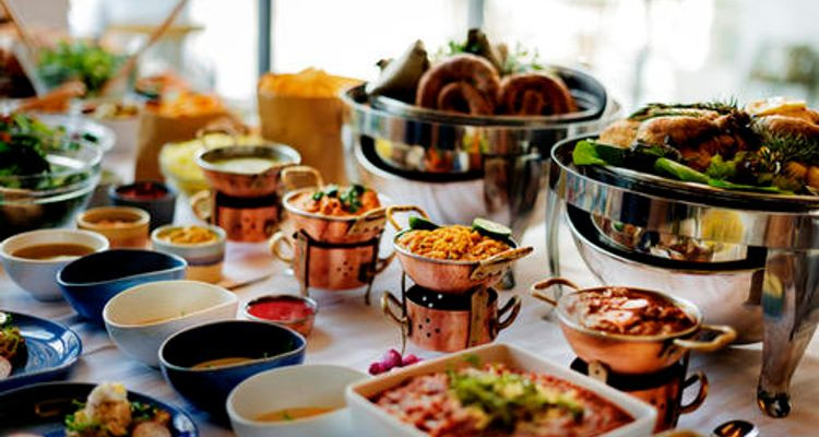 Lúc đó, họ có thể đổ thức ăn thừa xuống sàn nhà vệ sinh, hoặc bôi bẩn lên tường. Nguồn ảnh: Thrisllist, Getty.