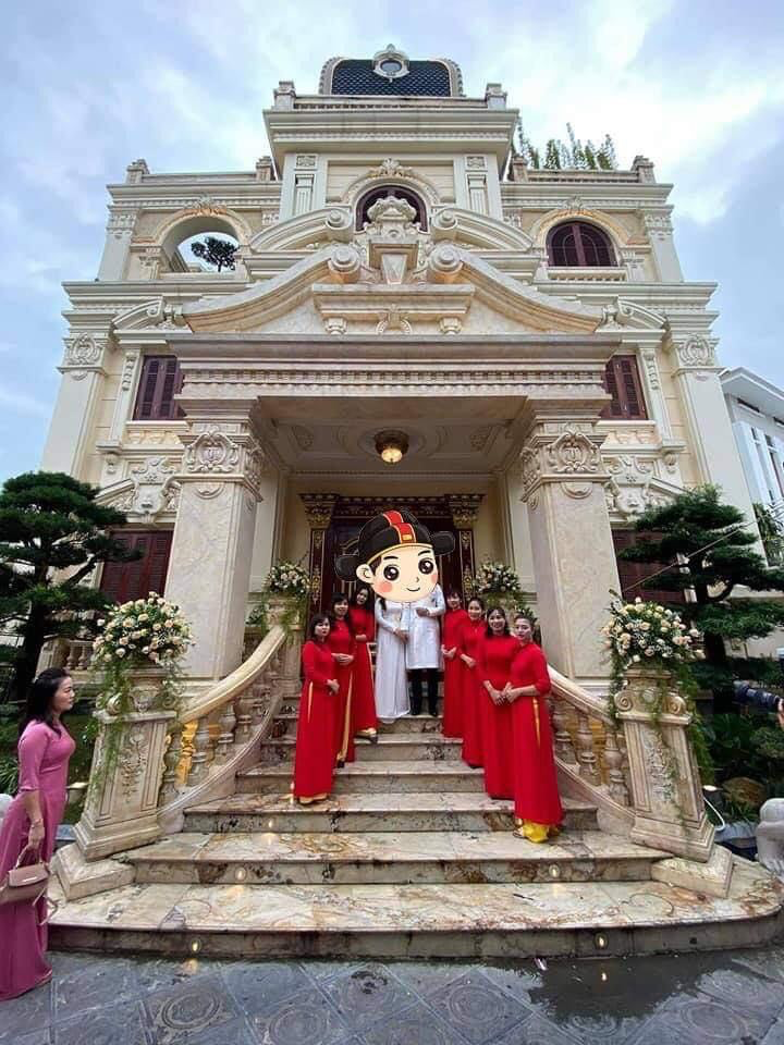 Tháng 10 vừa qua, hình ảnh về đám cưới của một cặp đôi người Tuyên Quang làm nhiều người trầm trồ khi diễn ra tại một tòa lâu đài tráng lệ, nguy nga và bề thế. Ảnh: Vietnamnet.