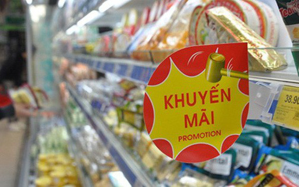 Nhiều siêu thị còn tặng tem tích điểm ứng với số tiền trong hóa đơn. Tích đủ một số lượng tem, khách có thể đổi tem lấy những sản phẩm tương ứng.