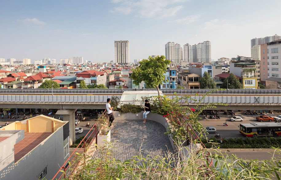 Sân thượng là không gian vui chơi, thư giãn của gia đình. Nguồn ảnh: Habitusliving