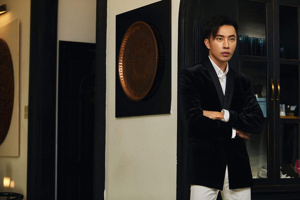 Là CEO của 3 công ty, những bài viết chia sẻ về kinh nghiệm về start-up, kinh doanh, làm giàu của Jason Nguyễn trên mạng xã hội cũng nhận được sự quan tâm lớn. Đặc biệt, Jason Nguyễn từng quản lý của loạt KOLs đình đám.