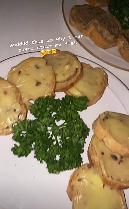 Dù bề ngoài xù xì không đẹp mắt, nhưng giá mỗi cân nấm truffle đen thường dao động trong khoảng 3.000 - 4.000 USD/kg. Ảnh: FBNV