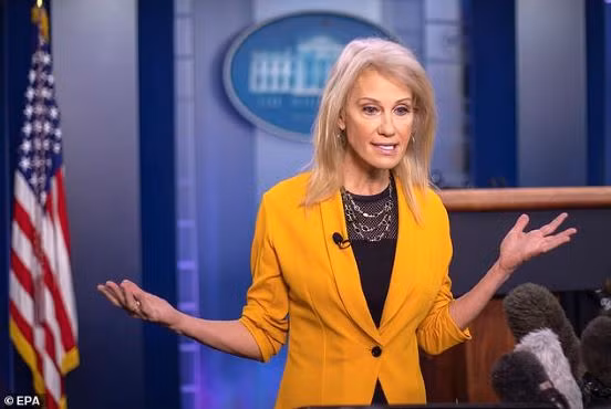 Cuu co van Tong thong My mac COVID-19