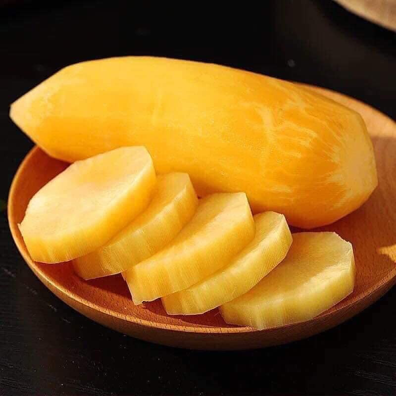 Theo một số tiểu thương, không chỉ chị em mà cánh mày râu cũng rất thích sâm đất, chủ yếu là mua về ngâm rượu. Nguồn ảnh: Facebook.