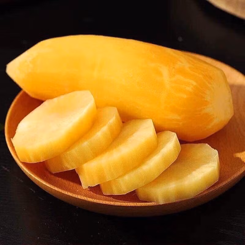 Theo một số tiểu thương, không chỉ chị em mà cánh mày râu cũng rất thích sâm đất, chủ yếu là mua về ngâm rượu. Nguồn ảnh: Facebook.