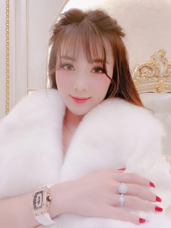 Thay vì đăng ảnh khoe cuộc sống sang chảnh như trước đây, Hà My thường chia sẻ hình ảnh về những chuyến đi thiện nguyện.