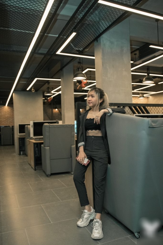 Phòng game cao cấp của Uyên Pu được kết hợp với mô hình cà phê với thiết kế trông vô cùng chuyên nghiệp, nội thất xa hoa. Ảnh: Internet.