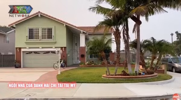 Trước đó, Chí Tài có tham gia một chương trình, để tạo bất ngờ cho nam nghệ sĩ, ê kíp chương trình đã sang tận Mỹ để quay clip ngôi nhà của anh cũng như trò chuyện với ca sĩ Phương Loan (Chí Tài và mọi người thường gọi là Bé Heo). Ảnh: Netlove