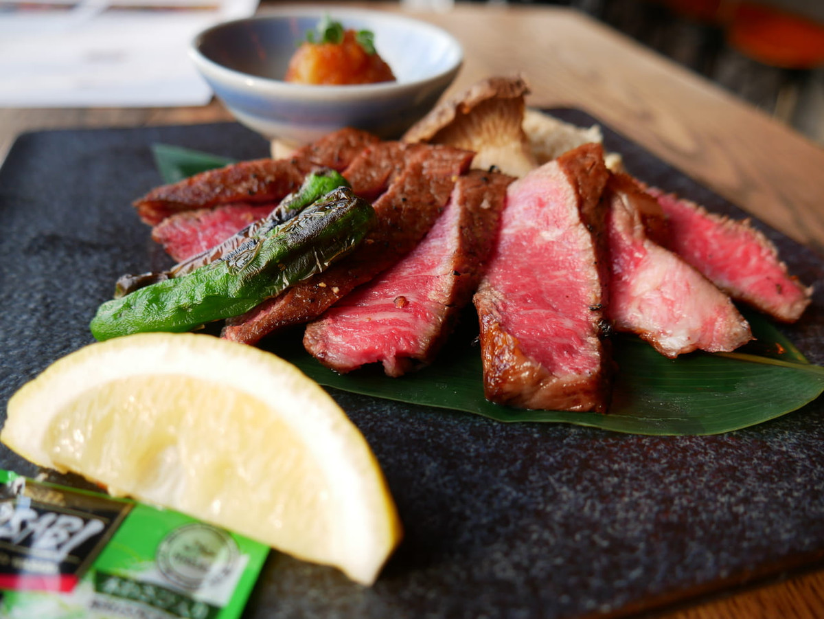 Chủ tịch của công ty, Naoki Takeshige, cho biết giá bán thịt bò Ozaki cao hơn khoảng 30% so với những loại wagyu khác mà ông đang phân phối.