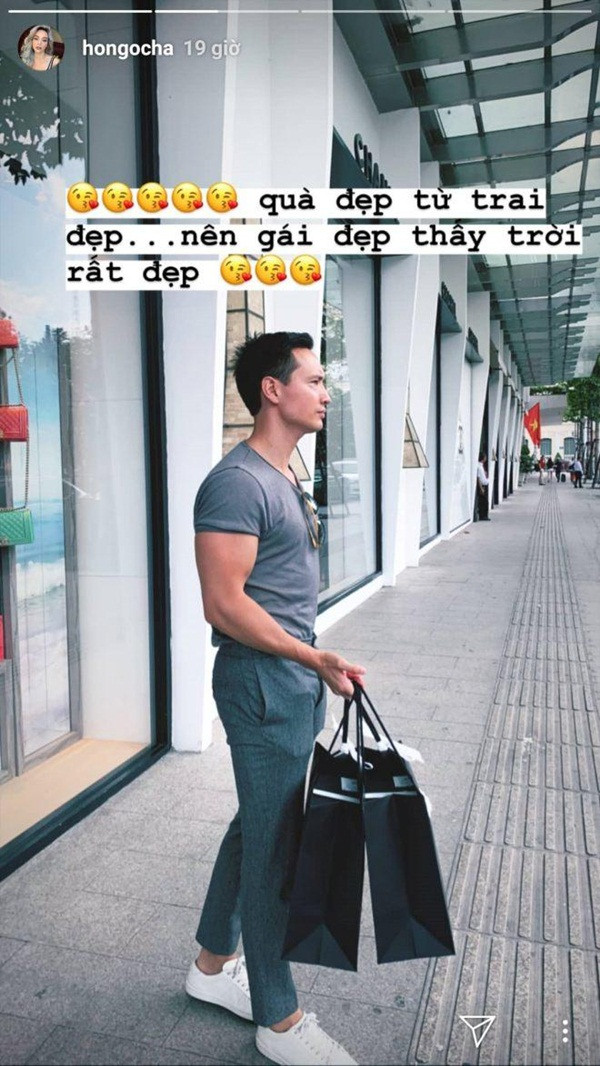 Dù không biết cụ thể là túi xách loại nào nhưng với các sản phẩm đến từ thương hiệu Chanel thì ước lượng mức giá có thể lên đến vài chục triệu đến hàng trăm triệu đồng/một sản phẩm. Ảnh: FBNV