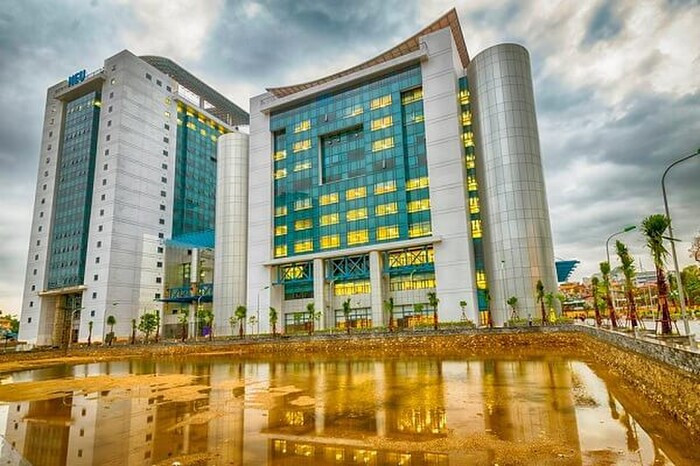 Trường Đại học Kinh tế Quốc dân có địa chỉ tại 207 Giải Phóng – Đồng Tâm – Hai Bà Trưng – Hà Nội. Trường có cơ sở vật chất, hạ tầng hết sức khang trang và hiện đại. Ảnh: Internet
