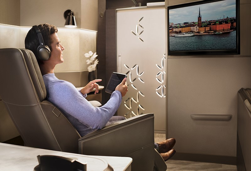 Theo đó, khách bay hạng nhất sẽ bắt đầu với phòng chờ có tên "Phòng Riêng tư" tại sân bay. Tại đây, khách được phục vụ rượu champagne Dom Perignon đắt đỏ trong không gian yên tĩnh. Ảnh: Singapore Airlines