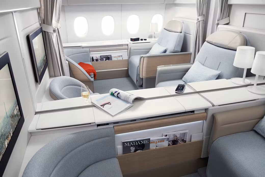Trên máy bay, hành khách sử dụng dịch vụ hạng nhất của Air France được ở cabin riêng với 4 cửa sổ, ghế ngồi cao cấp mang lại cảm giác thư giãn. Ảnh: Air France.