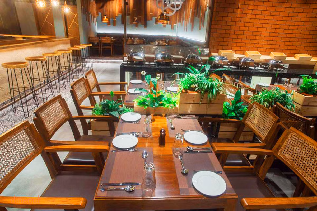 Đặc biệt, cách đặt tên món ăn cũng là nghệ thuật hút khách của nhà hàng. Những cái tên "kêu" và sang chảnh sẽ khiến khách hàng có cảm giác muốn quay lại nhà hàng để thưởng thức.