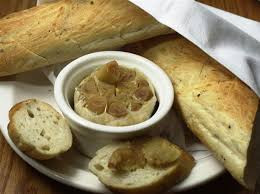 Thậm chí, một số nhà hàng có thể sáng tạo bằng cách biến bánh mì thành nguyên liệu cho các món ăn khác.