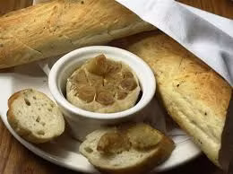 Thậm chí, một số nhà hàng có thể sáng tạo bằng cách biến bánh mì thành nguyên liệu cho các món ăn khác.