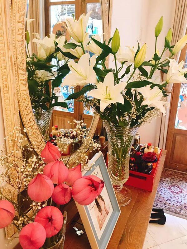 Khi được hỏi về giá trị, cô cho hay bản thân không nhớ từng mua 2 căn nhà hết bao nhiêu tiền. Chỉ biết, có một căn từng được hỏi mua với giá 45 tỷ đồng nhưng cô không bán. Ảnh: FBNV.