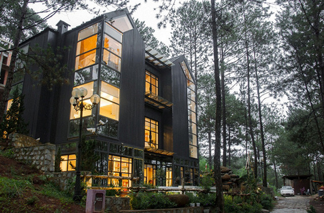 Không chỉ sở hữu nhà ở TP HCM, đại gia Đức An còn không tiếc tiền mua mảnh đất rộng 500m2 ở Đà Lạt để xây dựng biệt thự mừng dịp con gái Bồ Câu chào đời. Ảnh: FBNV.