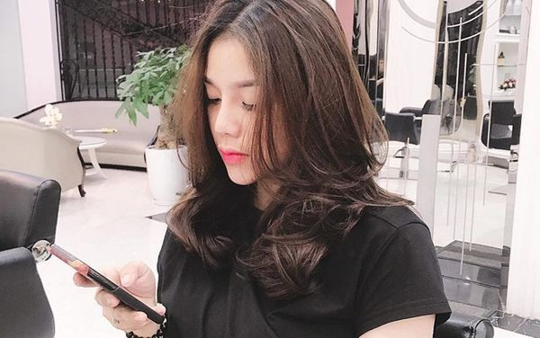 Khánh Linh sinh ra trong gia đình khá giả, làm kinh doanh ở Bắc Ninh. Cô nàng từng là du học sinh tại Singapore. Sau quá trình học tập ở nước ngoài, Khánh Linh về nước để cùng quản lý cơ ngơi của gia đình. Ảnh: FBNV.