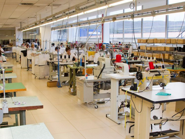 Khâu thiết kế hoàn thành sẽ được chuyển tới nhóm cắt mẫu.