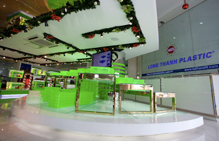 Từ tình yêu với nghề, mong muốn phát triển ngành nhựa, những năm đầu của thập niên 90 thế kỷ XX, ông Phạm Văn Mười đã thành lập cơ sở Nhựa Long Thành.