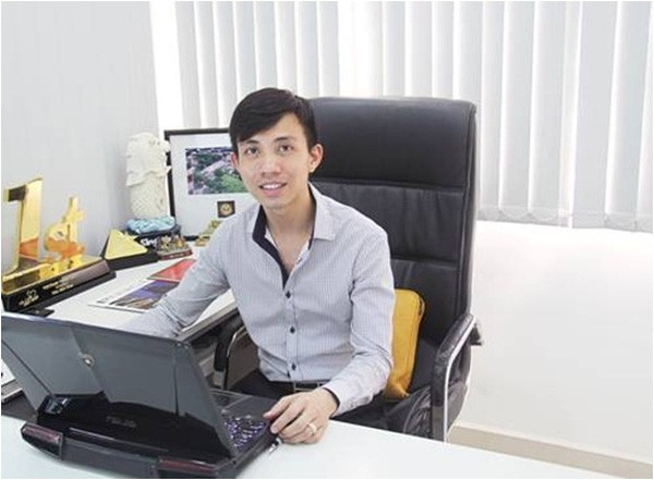 Tại thời điểm 31/12/2019, vốn điều lệ của Long Thành Plastic ở mức 90,65 tỷ đồng, trong đó ông Phạm Văn Mười nắm giữ 43,67%, Phạm Trần Nhật Minh (19%), Trần Thị Bạch (vợ ông Mười, 33,89%) và Nguyễn Thị Phương Thúy (3,44%).