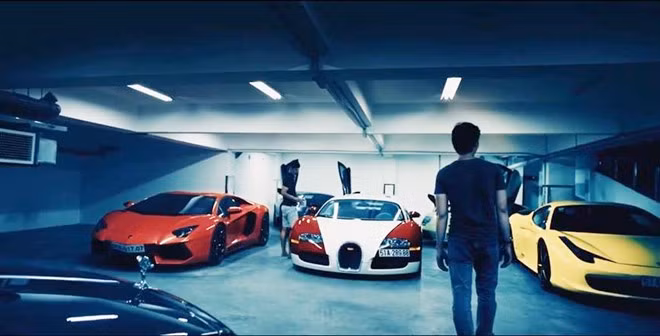 Bộ sưu tập xe của Minh "nhựa" cũng từng xuất hiện nhiều mẫu xe khiến cộng đồng siêu xe phải trầm trồ như Lamborghini Murcielago LP670-4 SV, Bugatti Veyron, Lamborghini Aventador, McLaren 650S Spider, Lamborghini Aventador LP750-4 SV. Nguồn ảnh: FNBV, Internet