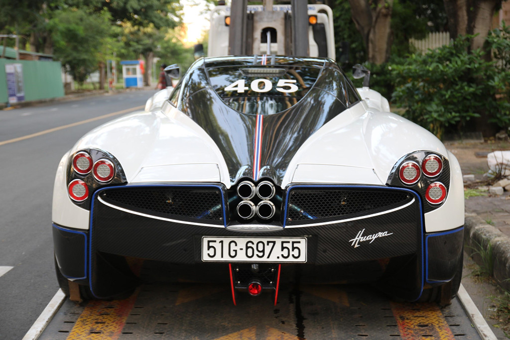 Trước đó, vị thiếu gia này từng chi hàng triệu USD để đem về những mẫu xe đặc biệt, trong đó có chiếc Pagani Huayra được đồn đoán là siêu xe đắt nhất Việt Nam với giá ước tính khoảng 80 tỷ đồng.