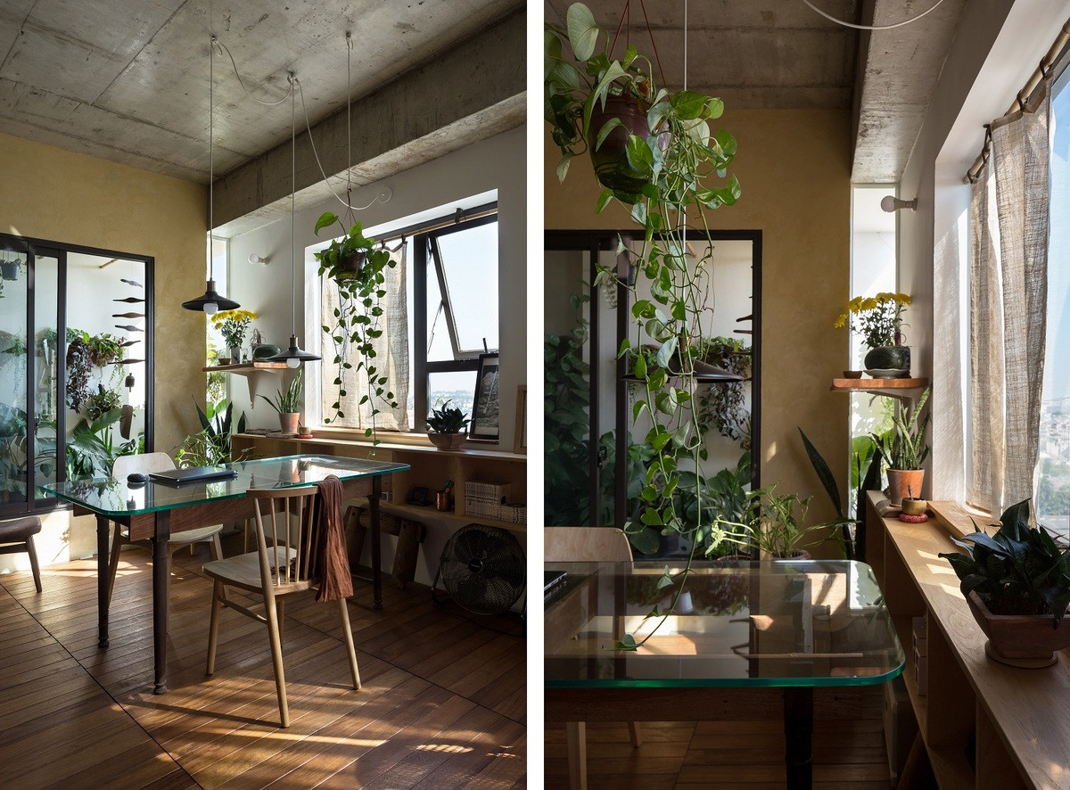 Để tạo ra không gian sinh hoạt chung thú vị và chất lượng hơn theo yêu cầu gia chủ, kiến trúc sư bỏ một phòng ngủ, đồng thời chuyển đổi một nhà vệ sinh thành phòng giặt đồ và kho. Nhờ vậy, căn hộ sau cải tạo có không gian mở và linh hoạt, ánh sáng tự nhiên len vào được những góc khuất nhất. Ảnh: Hoàng Lê