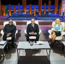 Trong 2 ngày cuối cùng của khoá học, các học viên sẽ phải tự chia nhóm với nhau và tham gia thử thách mô phỏng chương trình gọi vốn đầu tư Shark Tank - nơi những người tham gia được chia thành 3 nhóm để khởi tạo và trình bày ý tưởng khởi nghiệp trước hội đồng giám khảo.