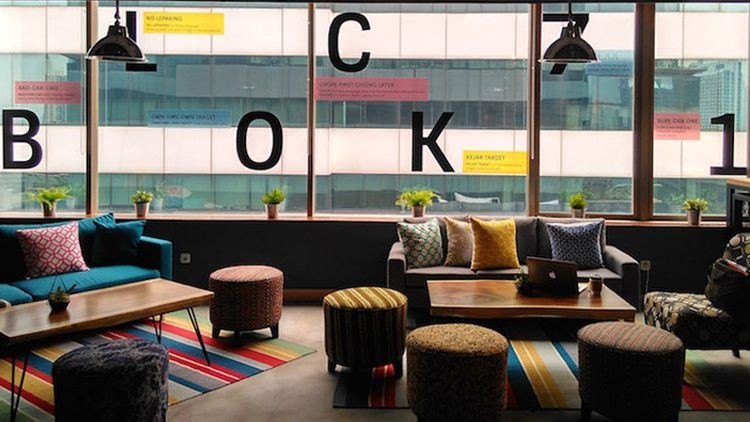 Sau đó, các thiếu gia, ái nữ còn đến phòng penthouse của khách sạn, ghé thăm vườn ươm khởi nghiệp Block 71 gần trụ sở khu vực của Alphabet (công ty mẹ của Google) để thảo luận vấn đề như trí tuệ nhân tạo sẽ ảnh hưởng đến các ngành kinh doanh truyền thống ra sao.